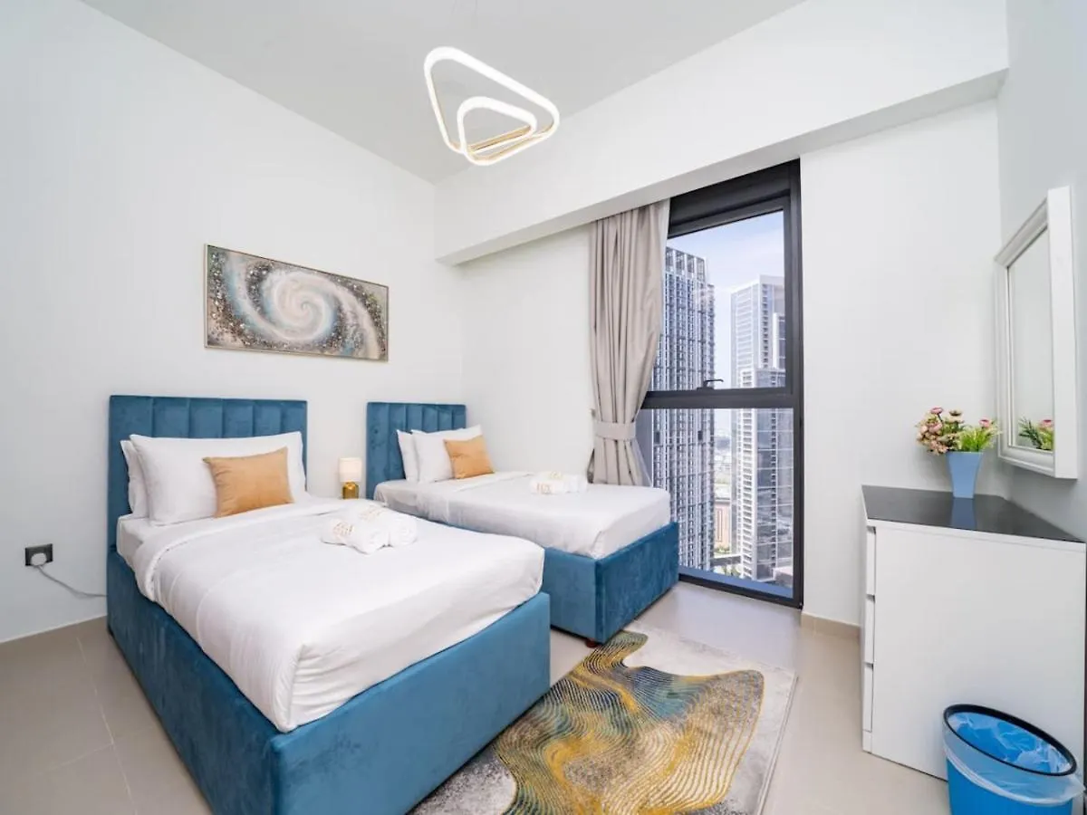 Downtown 2 Bed With Poolside Burj Khalifa View Apartment Dubai